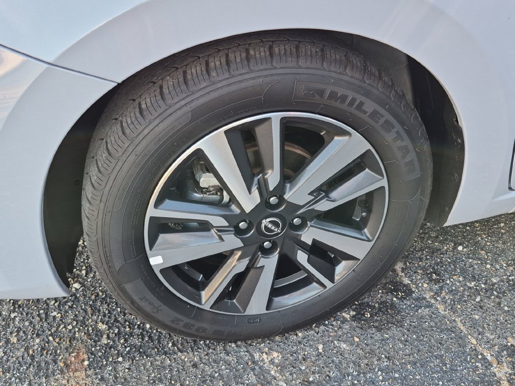 Used 2024 Nissan Versa SV FWD image 6