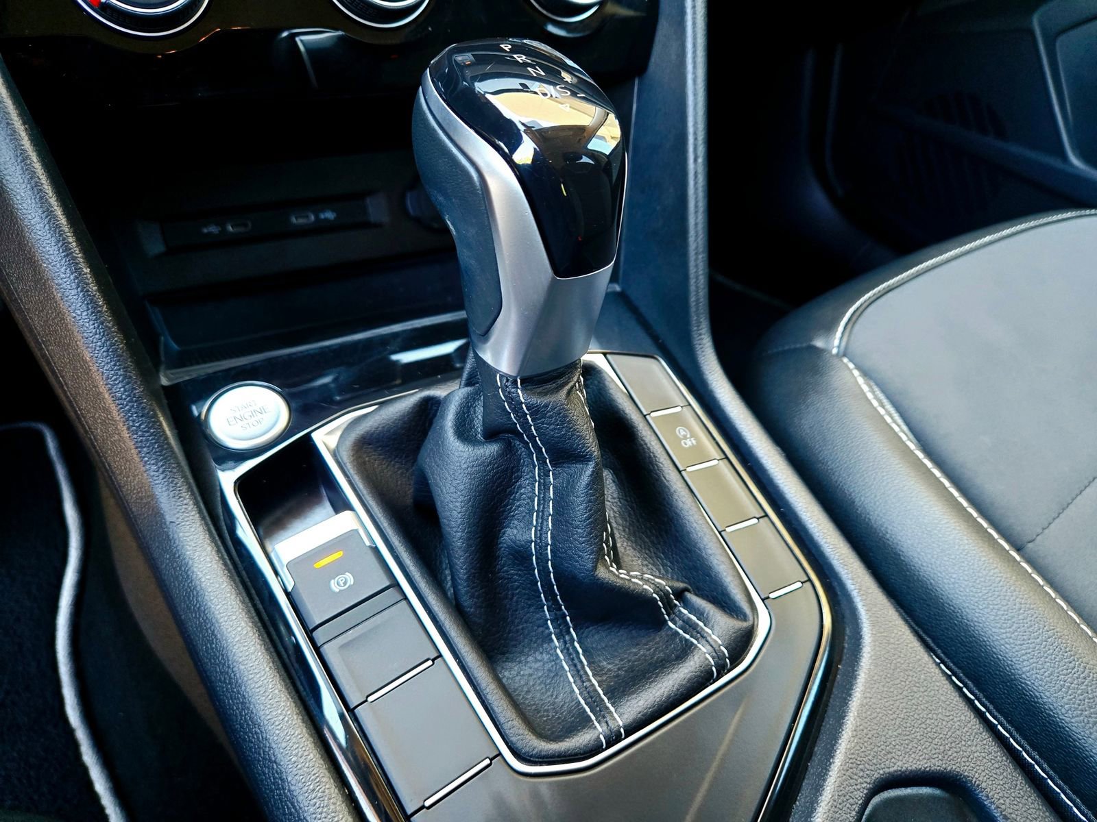 Used 2023 Volkswagen Taos SE w/ Black Wheel Package image 18