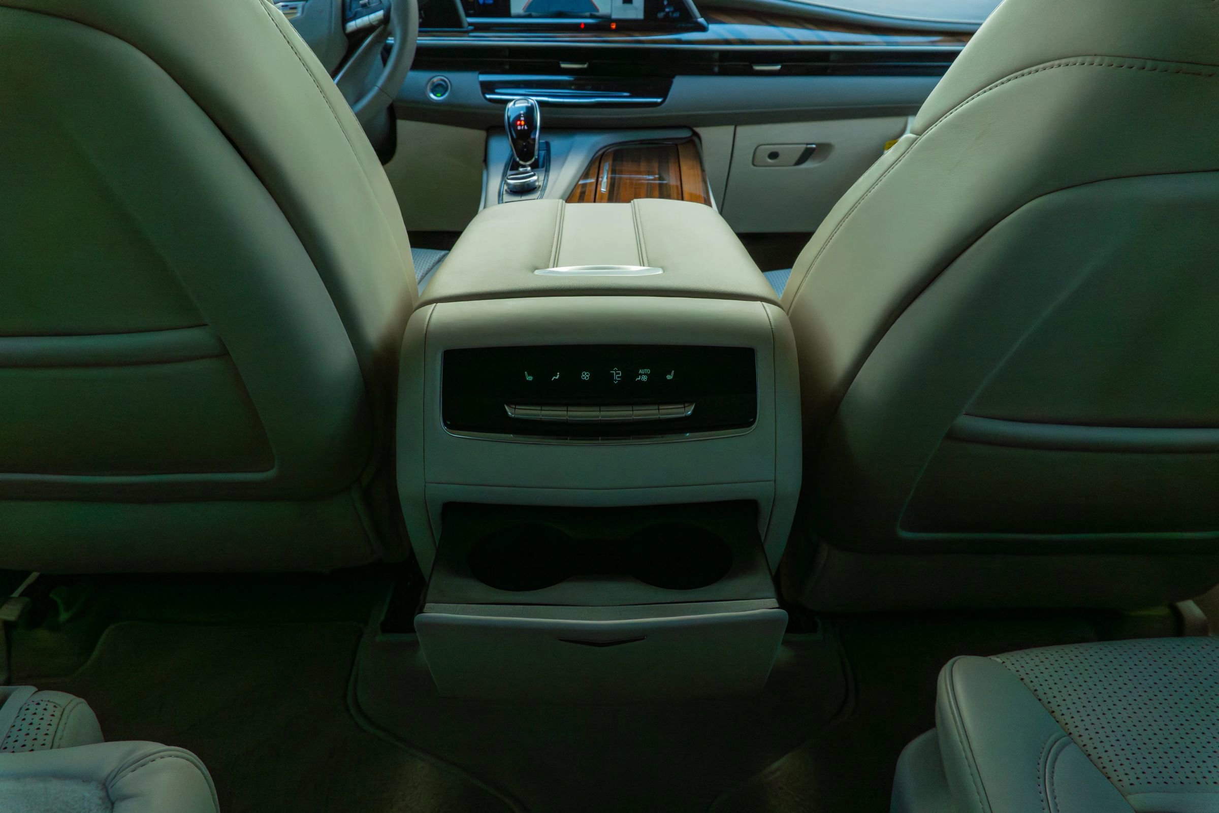 Used 2024 Cadillac Escalade Sport Platinum w/ LPO, ONYX Package image 66