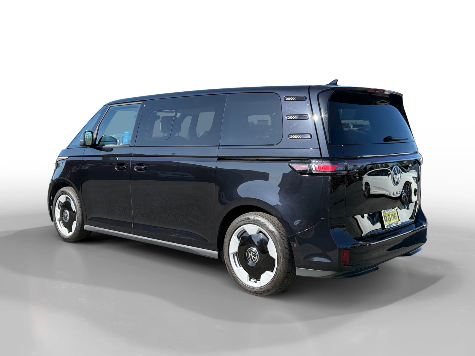 Certified 2025 Volkswagen ID. Buzz Pro S Plus RWD image 3
