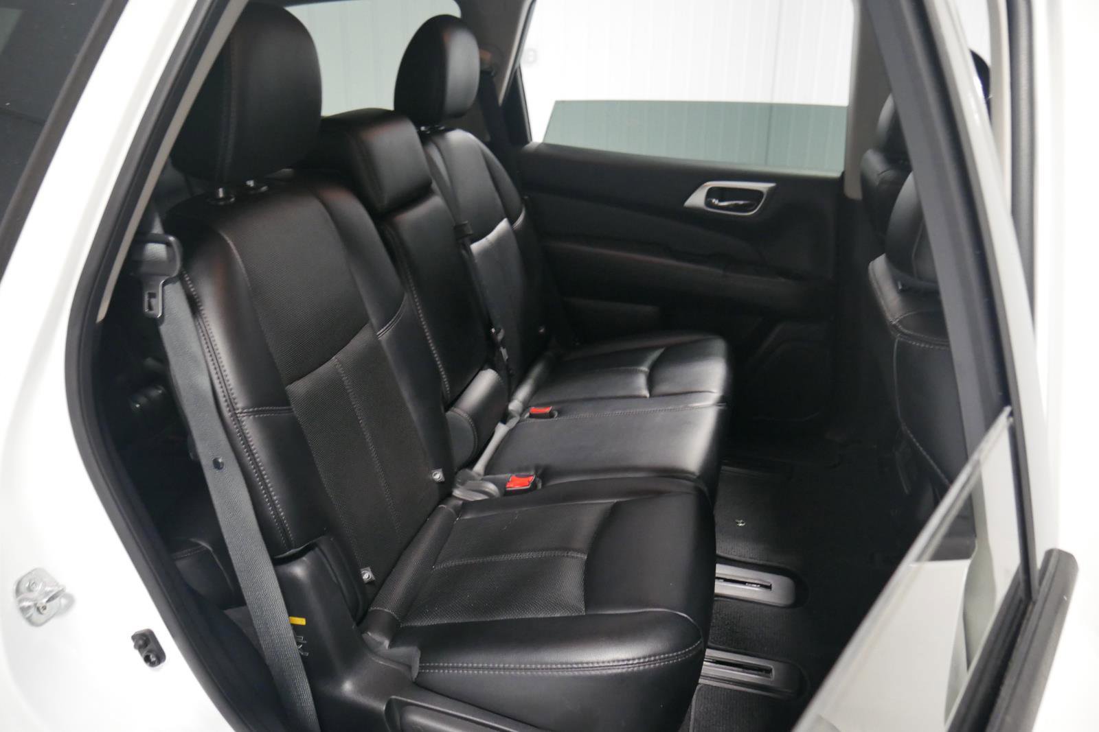 Used 2015 Nissan Pathfinder Platinum w/ Cargo Package image 17
