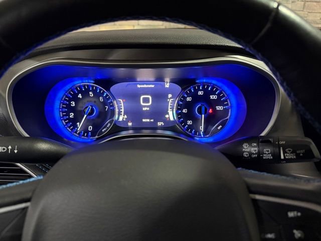 Used 2021 Chrysler Pacifica Touring-L image 15