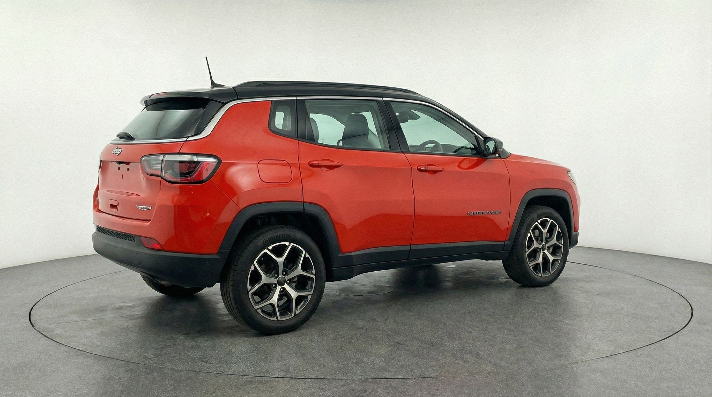 Used 2025 Jeep Compass Limited image 9