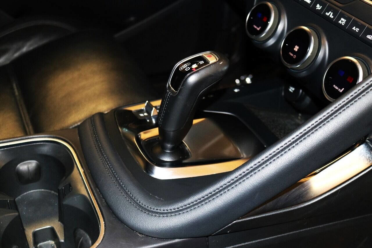 Used 2020 Jaguar E-PACE SE image 30