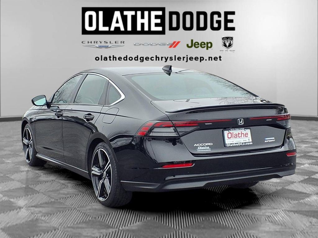 Used 2024 Honda Accord Sport image 3
