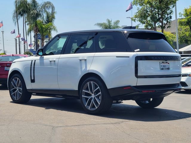 Used 2025 Land Rover Range Rover SE AWD/4WD image 2