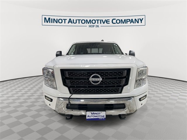 Used 2023 Nissan Titan SV w/ SV Convenience Package image 3