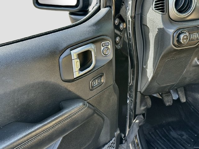 Used 2021 Jeep Gladiator Overland AWD/4WD image 17