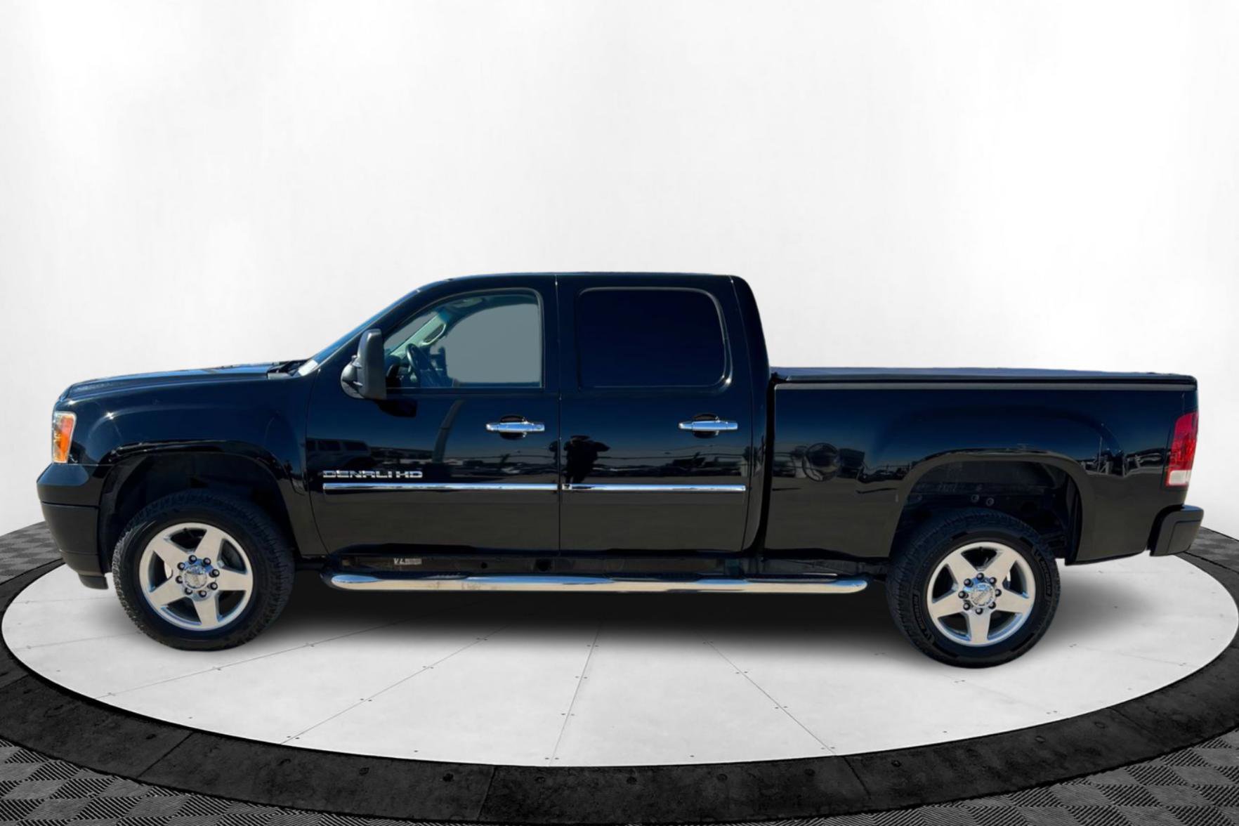 Used 2013 GMC Sierra 2500 Denali image 2