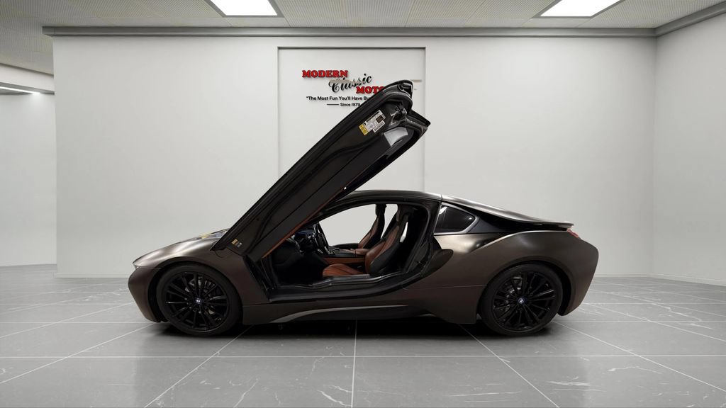 Used 2019 BMW i8 Coupe AWD/4WD image 6
