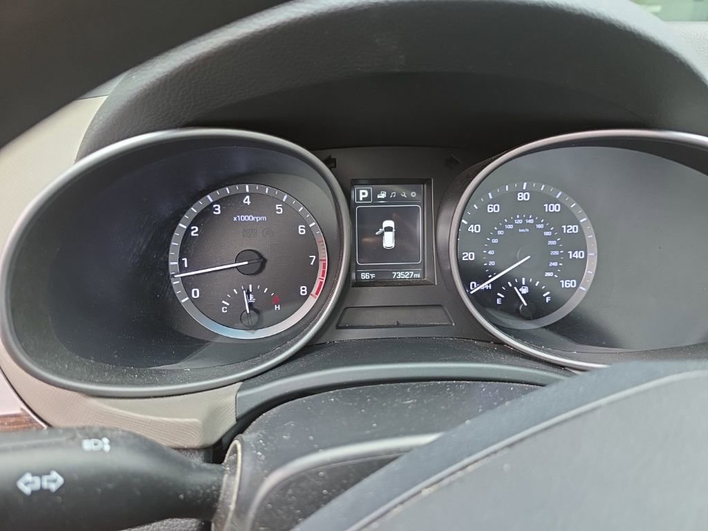 Used 2018 Hyundai Santa Fe Sport FWD image 2