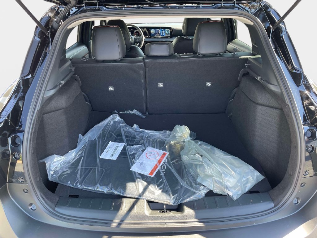 New 2027 Nissan Kicks SR w/ SR Premium Package AWD/4WD image 14
