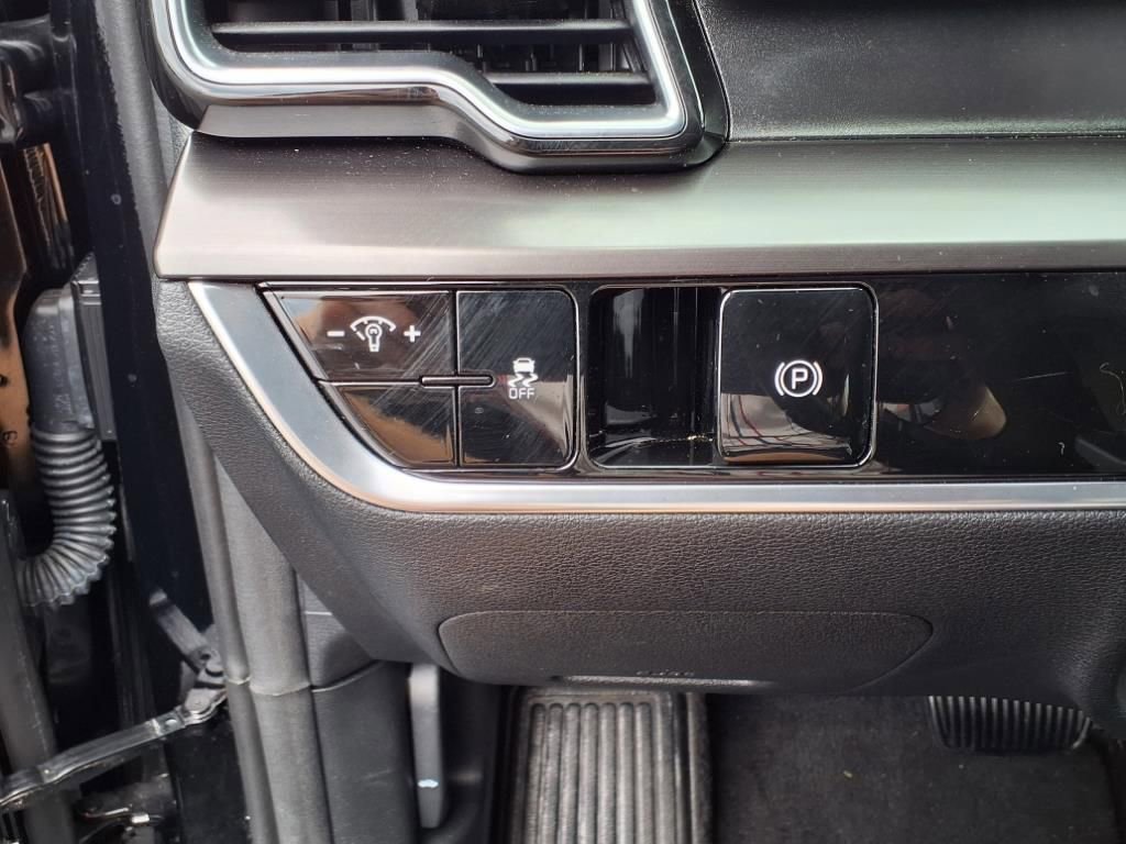 Used 2024 Kia Sportage EX image 17