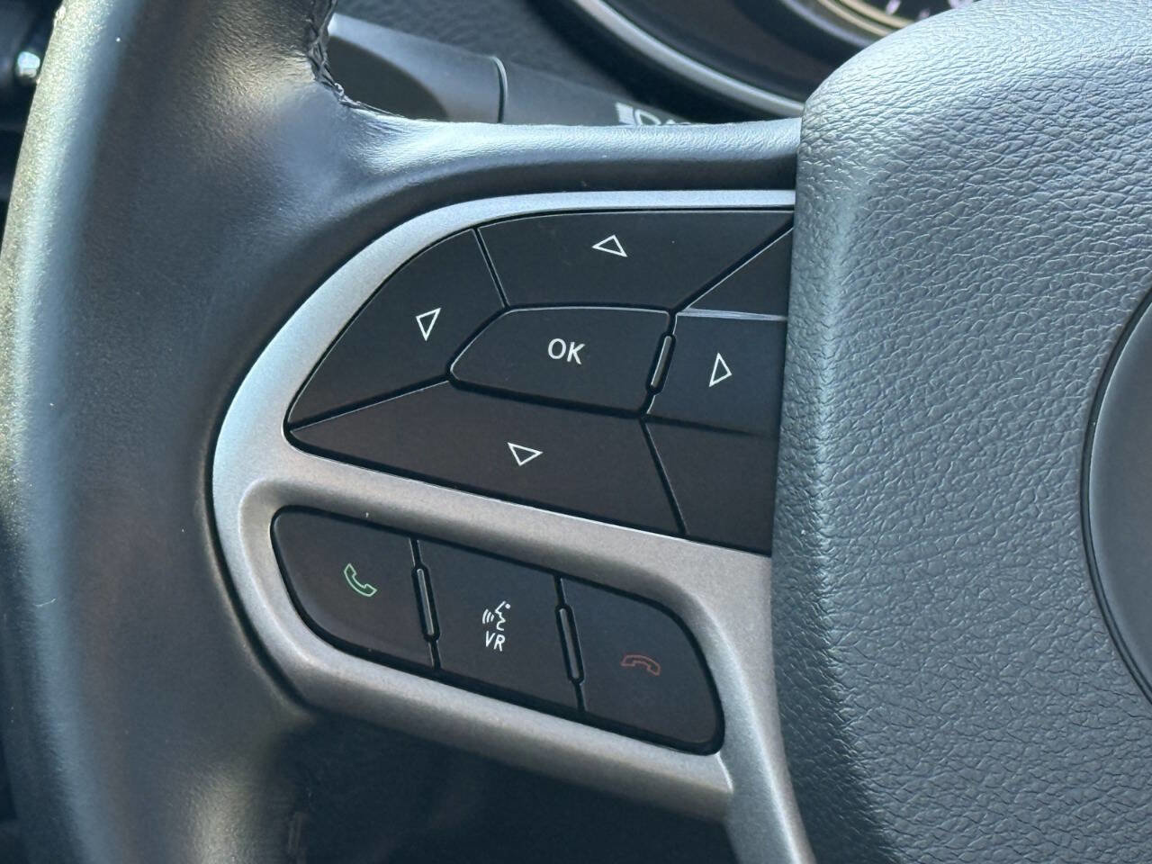 Used 2021 Jeep Cherokee Latitude Plus w/ Sun & Sound Group image 22