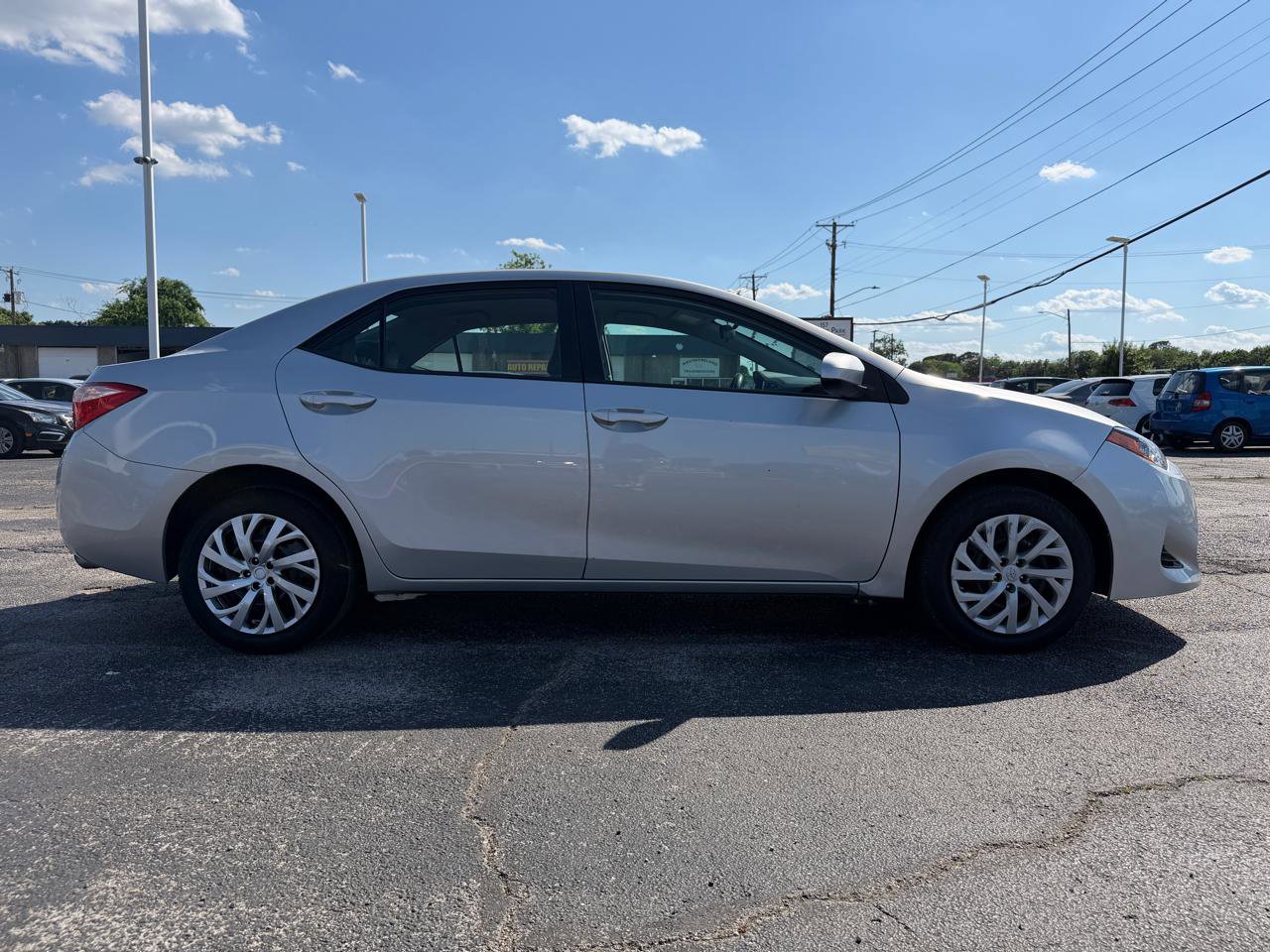 Used 2019 Toyota Corolla LE FWD image 4