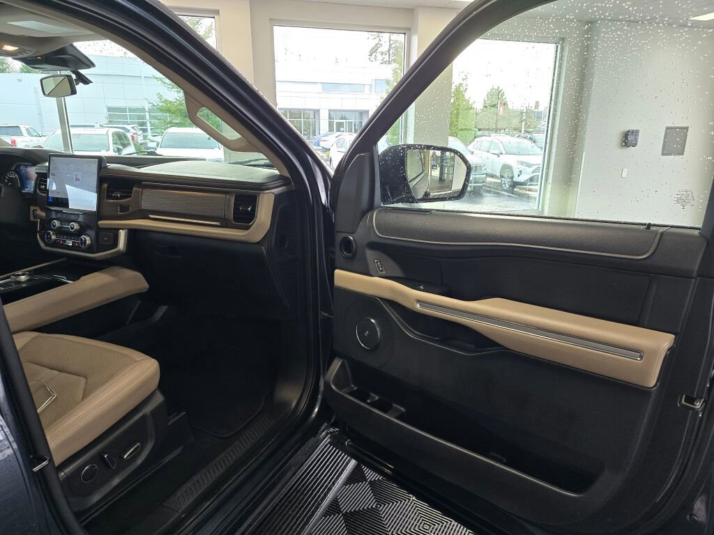 Used 2024 Ford Expedition Limited image 43