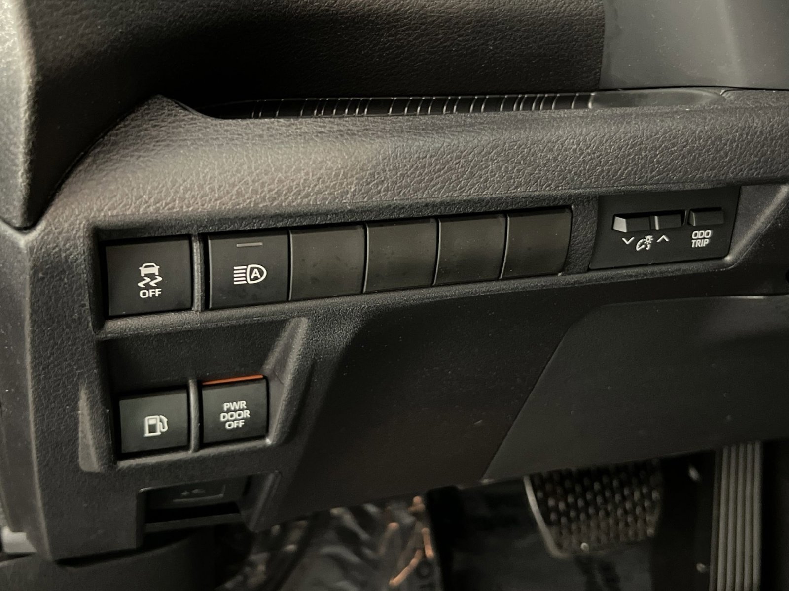 Used 2025 Toyota Sienna XSE image 32