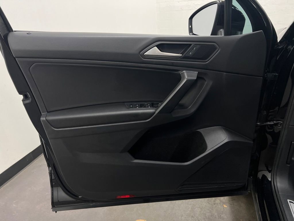 Used 2021 Volkswagen Tiguan SE R-Line image 12