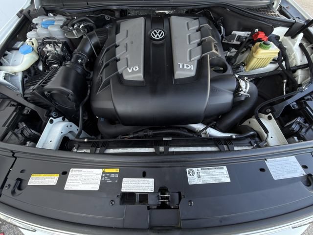 Used 2016 Volkswagen Touareg Executive AWD/4WD image 33
