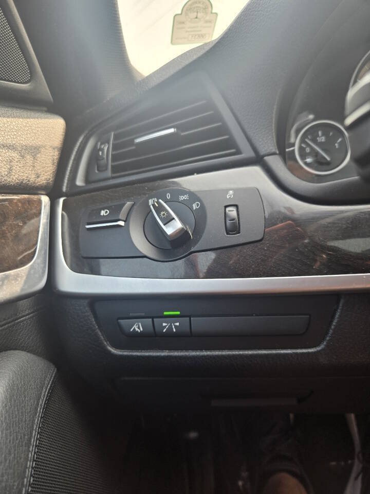 Used 2012 BMW 535i xDrive Sedan AWD/4WD image 29