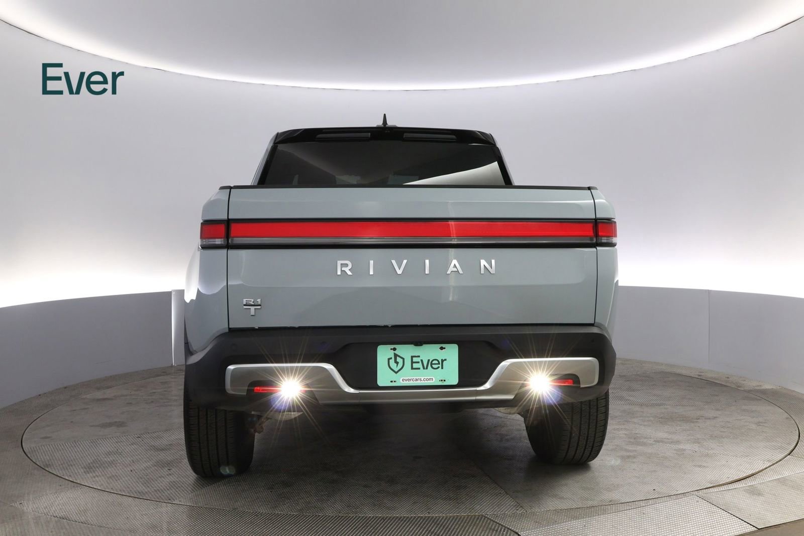 Used 2024 Rivian R1T Adventure image 15