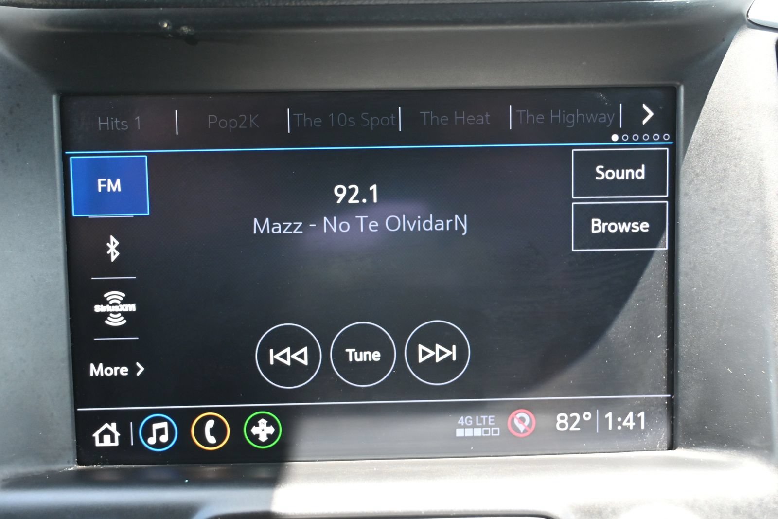 Used 2021 GMC Terrain SLT w/ LPO, 'HIT The Road' Package FWD image 18