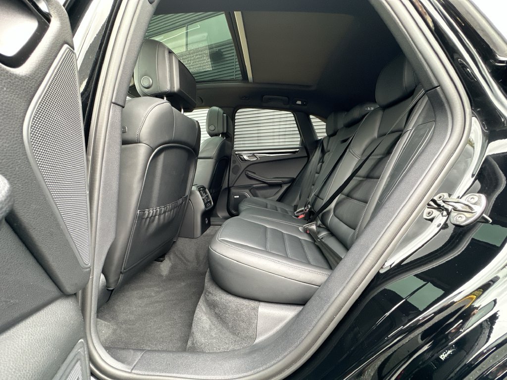 Certified 2023 Porsche Macan S AWD/4WD image 24