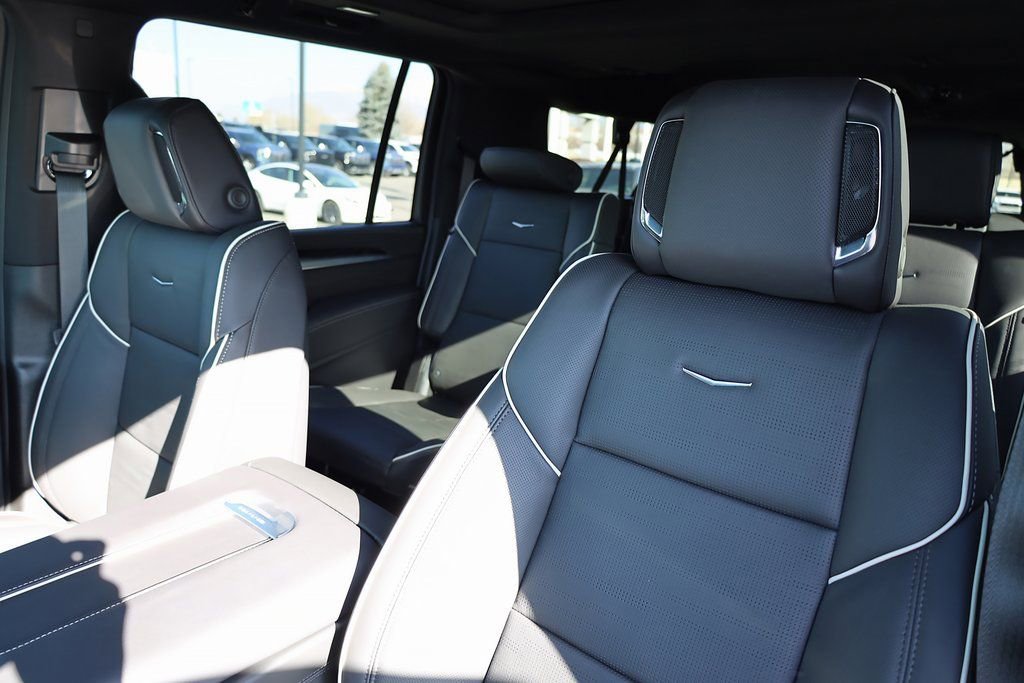 Used 2026 Cadillac Escalade ESV Sport w/ Touring Package image 16