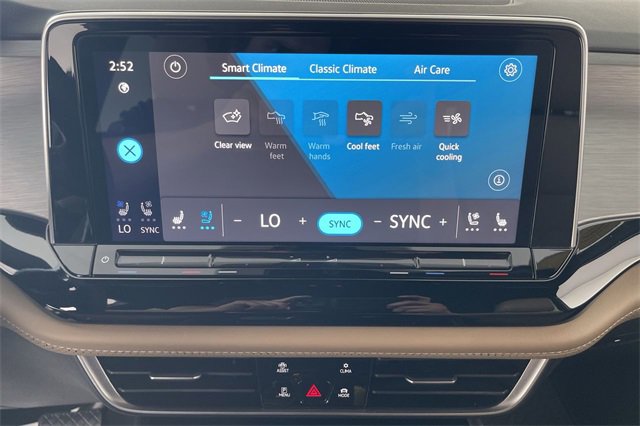 Used 2024 Volkswagen Atlas Cross Sport SE image 40