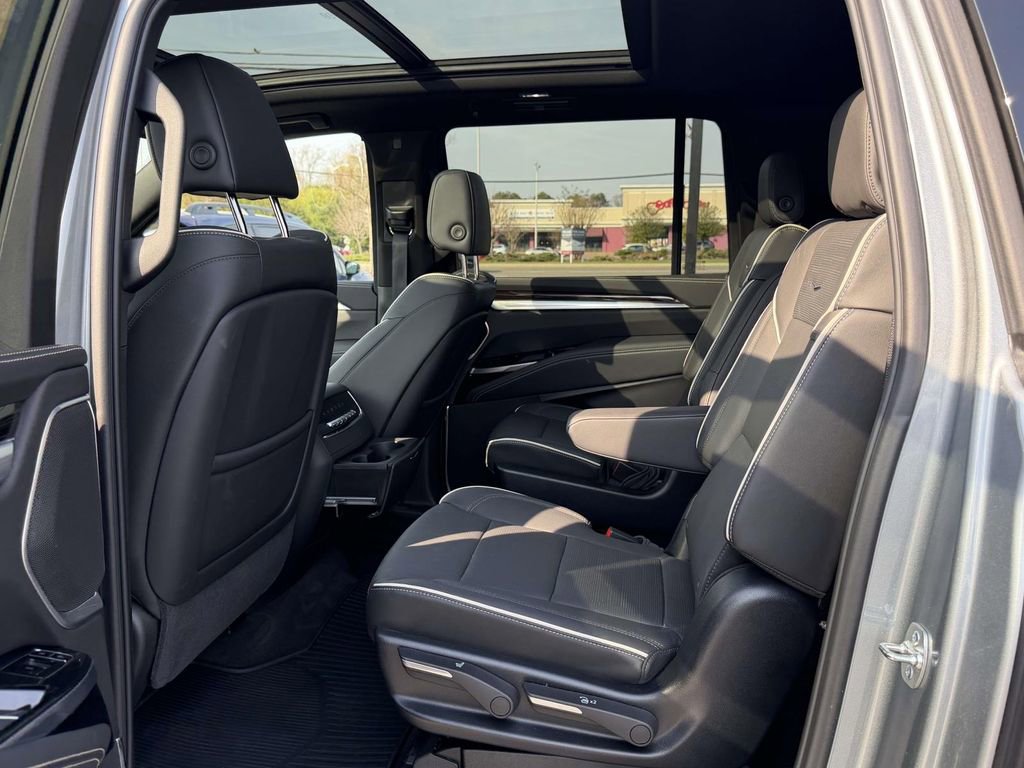 Certified 2025 Cadillac Escalade ESV Premium Luxury image 15