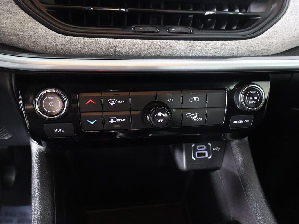 Used 2022 Jeep Compass Latitude image 41