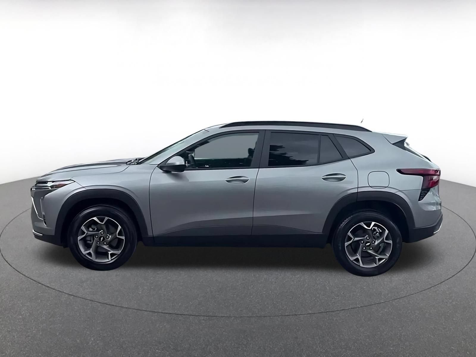 Used 2025 Chevrolet Trax LT w/ LT Convenience Package FWD image 9