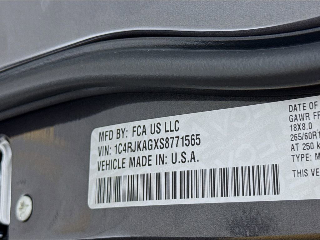 New 2025 Jeep Grand Cherokee L Laredo image 23