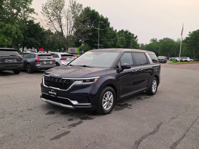 Used 2023 Kia Carnival LX FWD image 4