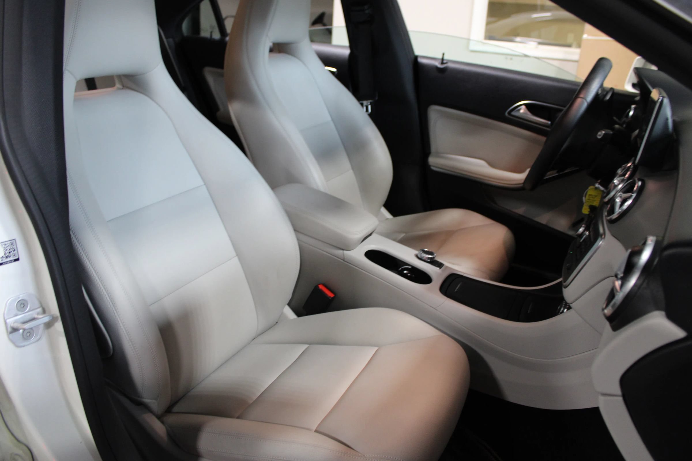 Used 2014 Mercedes-Benz CLA 250 image 26