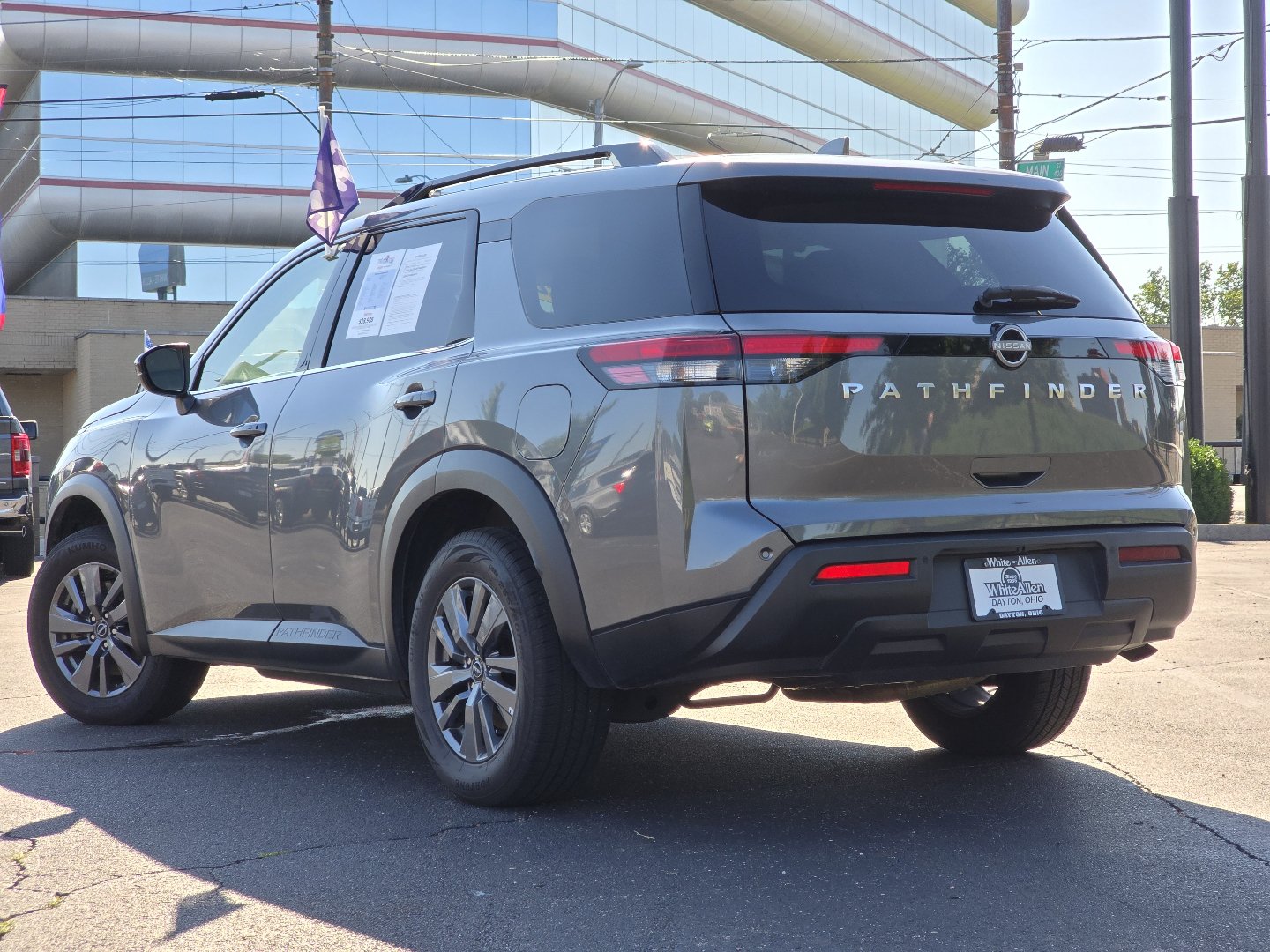 Used 2025 Nissan Pathfinder SV FWD image 23