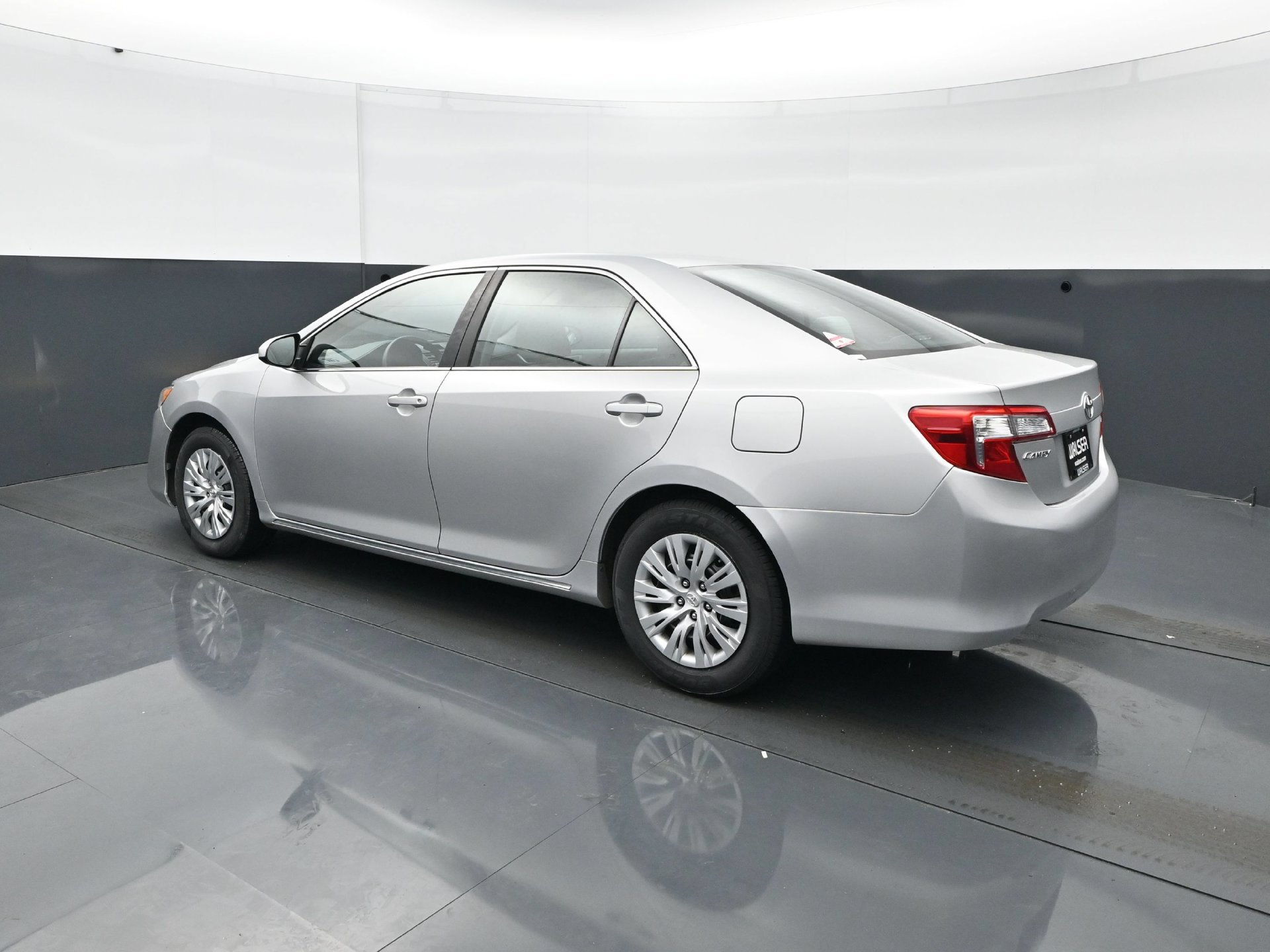 Used 2014 Toyota Camry LE FWD image 4