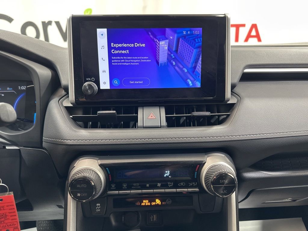 Used 2025 Toyota RAV4 LE image 31