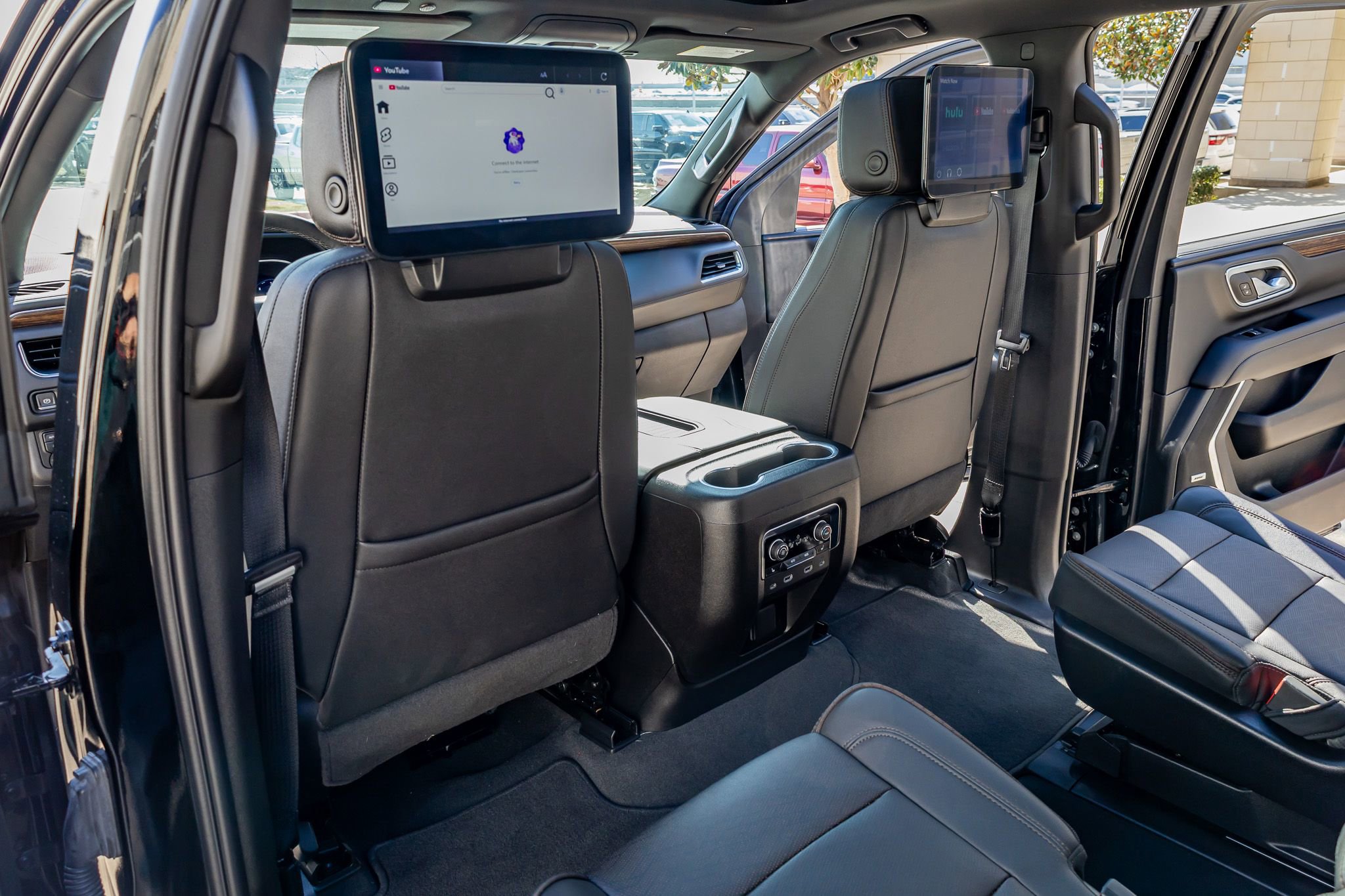 Used 2024 Chevrolet Suburban High Country image 32