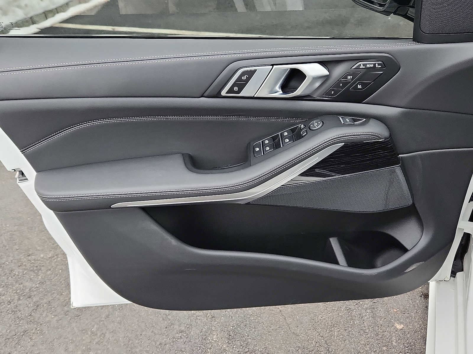 Used 2026 BMW X7 xDrive40i w/ M Sport Package image 12