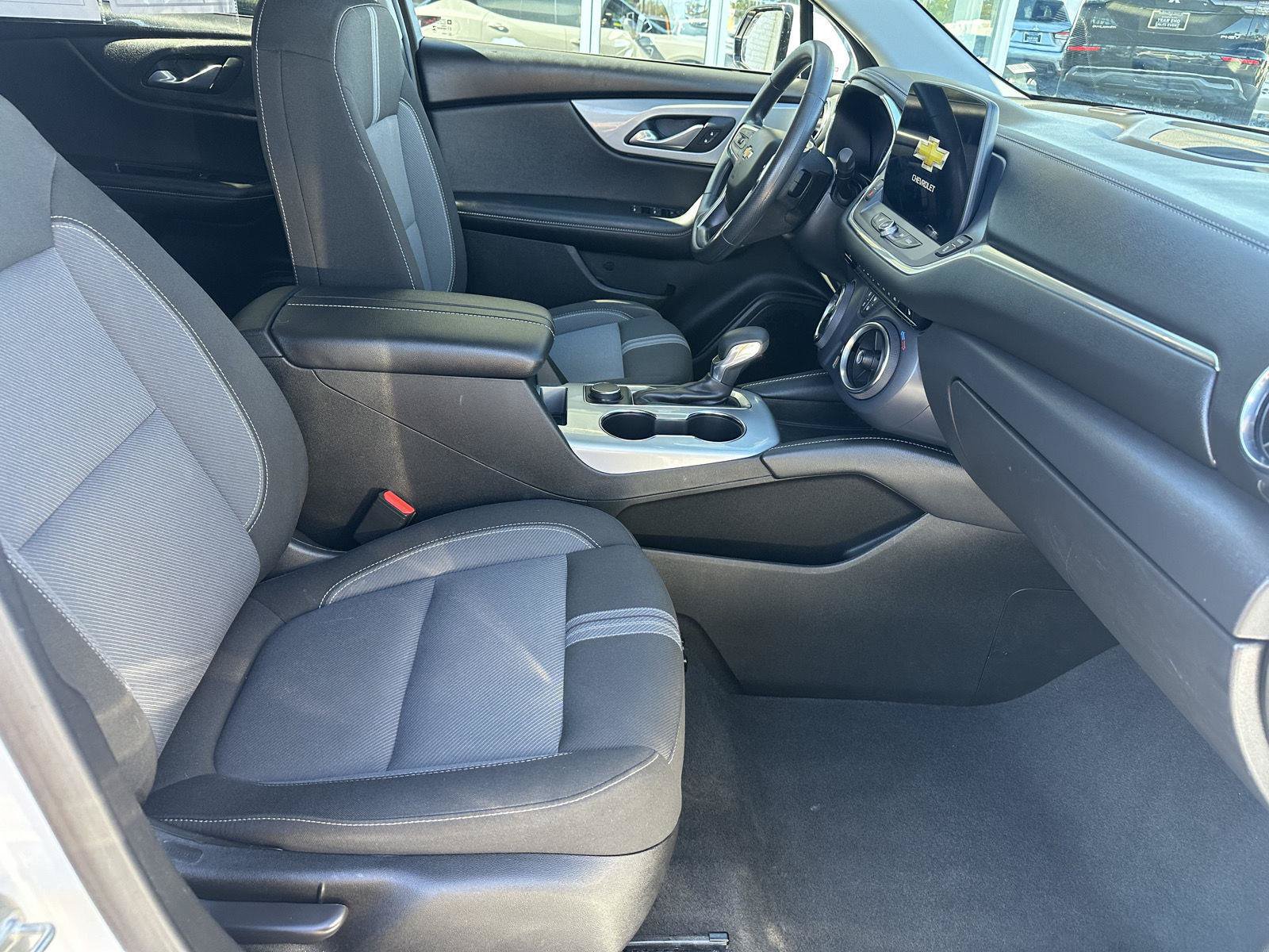 Used 2025 Chevrolet Blazer LT FWD image 24