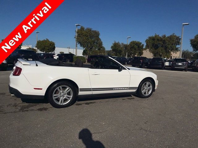 Used 2010 Ford Mustang Convertible image 11