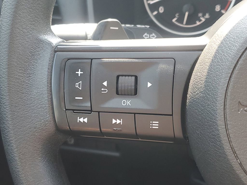 Used 2024 Nissan Rogue S image 13