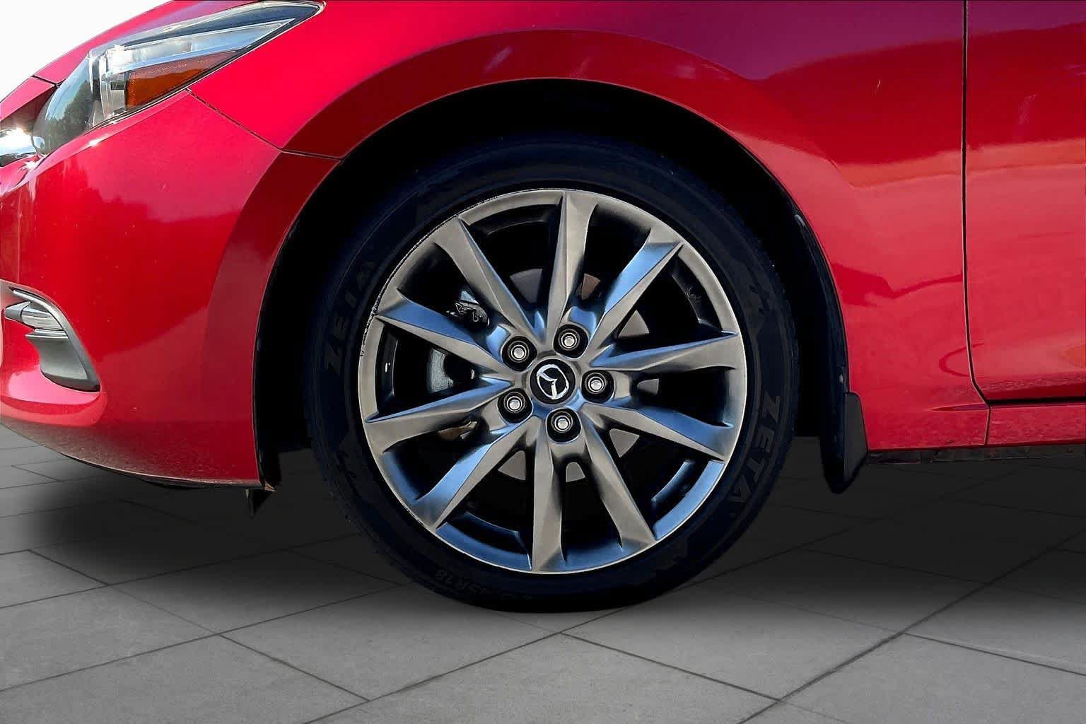 Used 2018 MAZDA MAZDA3 Touring FWD image 11