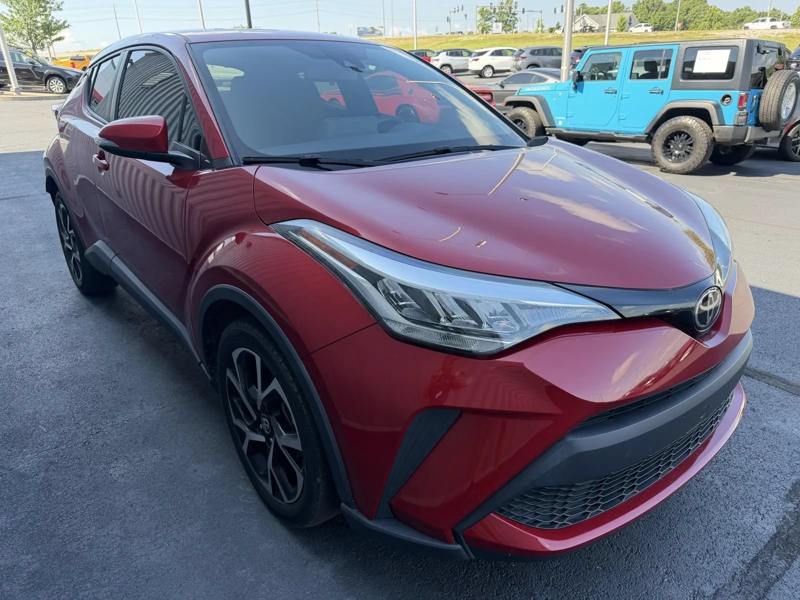 Used 2020 Toyota C-HR XLE FWD image 5