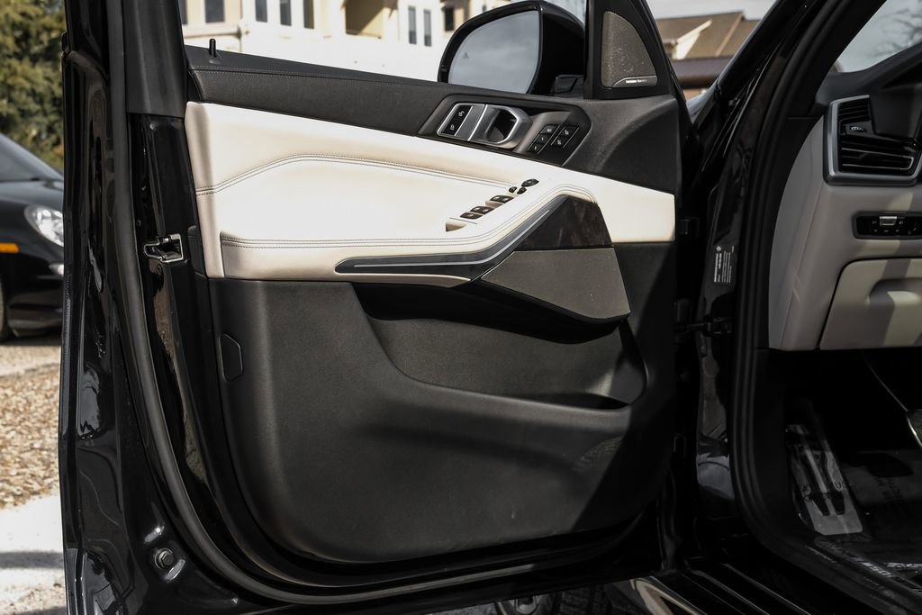 Used 2022 BMW X5 M50i w/ Executive Package image 48