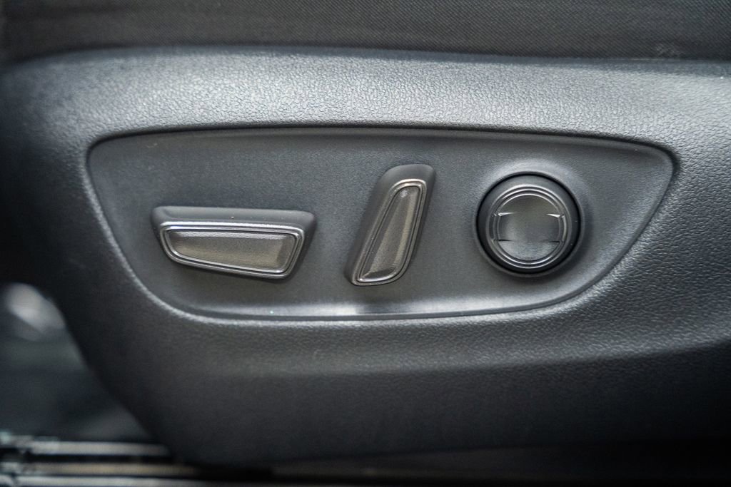 Used 2025 Toyota RAV4 XLE image 30