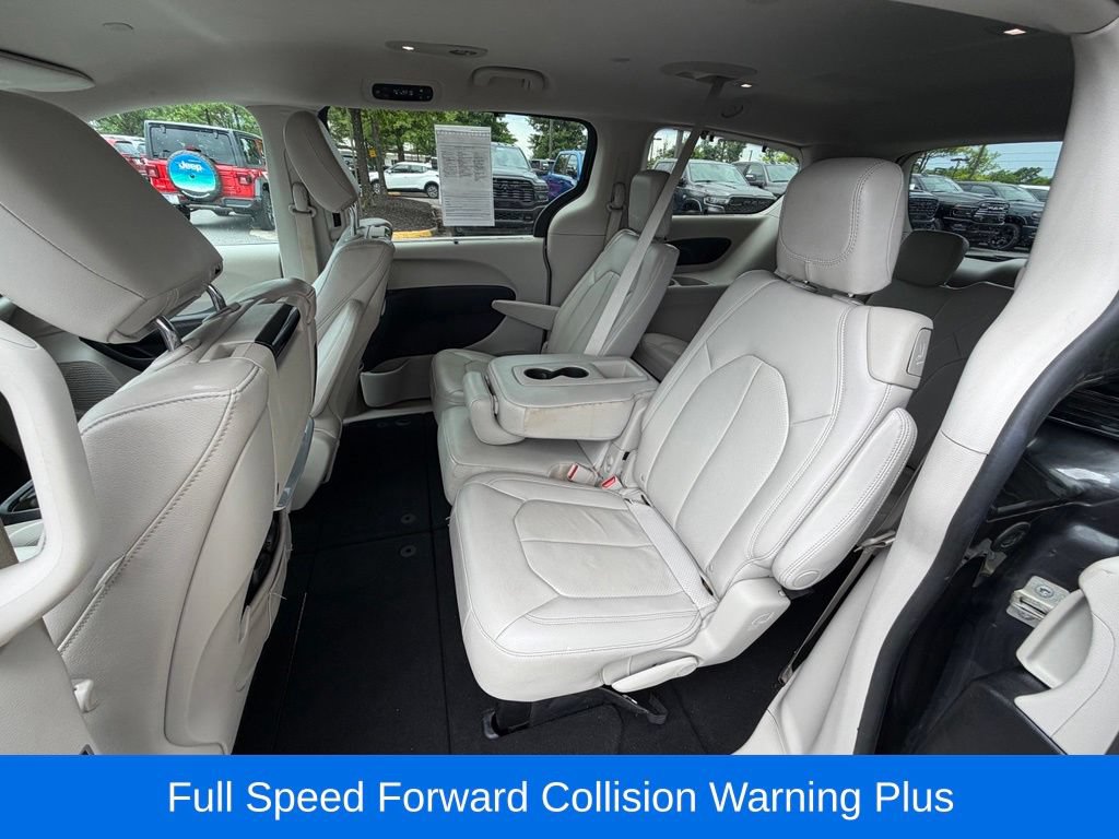 Used 2017 Chrysler Pacifica Touring-L Plus w/ Advanced Safetytec Group FWD image 18