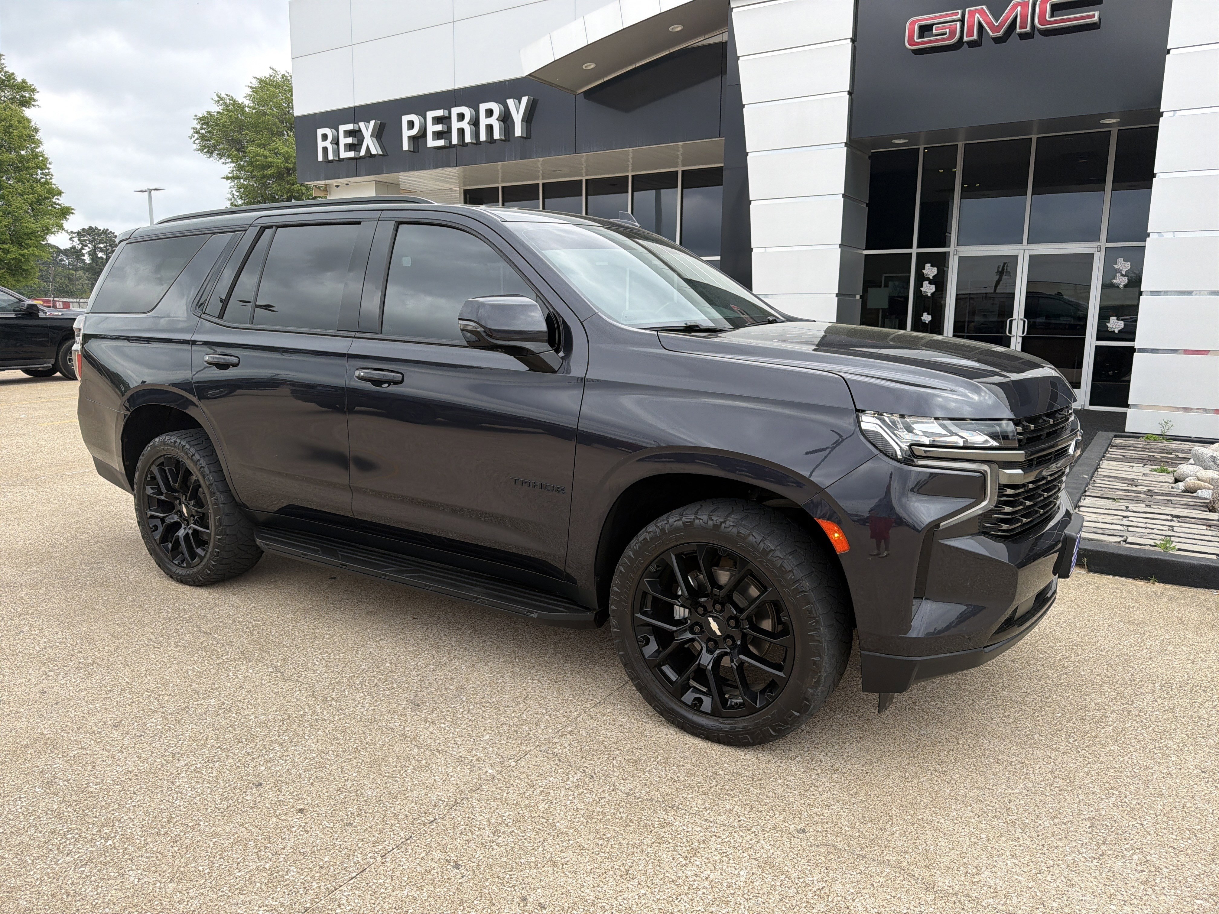 Used 2022 Chevrolet Tahoe RST w/ Luxury Package image 2