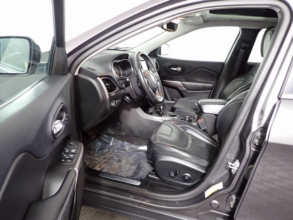 Used 2019 Jeep Cherokee Limited w/ Technology Group image 23